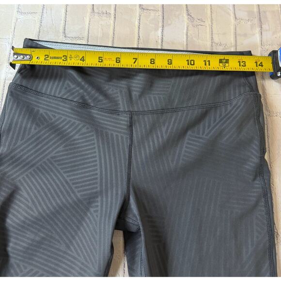 Marika Sport Crop Athletic Leggings M Gray Asphalt Embossed Layered Stripes - Picture 7 of 7